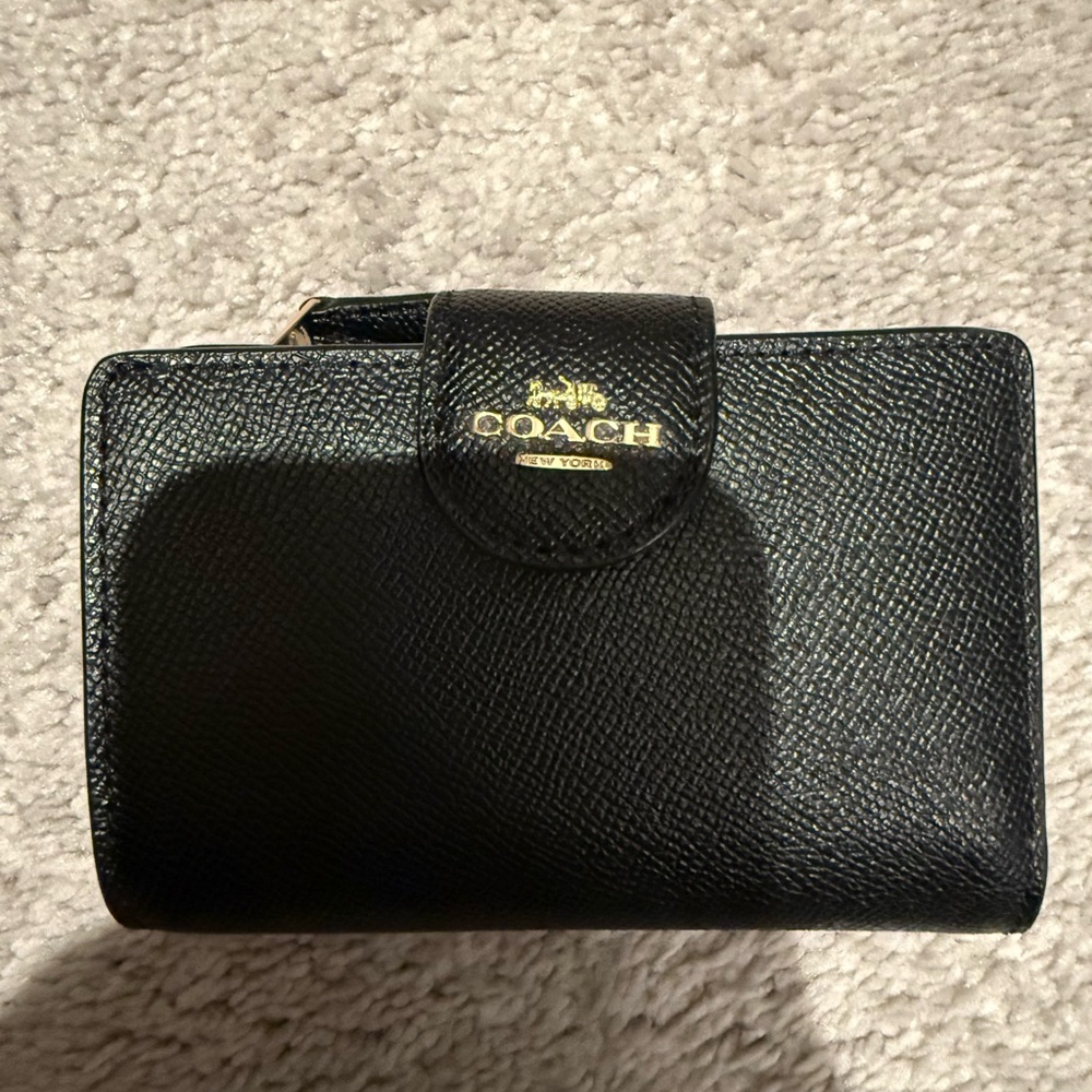 Coach Medium Corner Zip Wallet